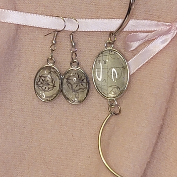 Song of Flowers Bracelet & Earring Set - Picture 5 of 16